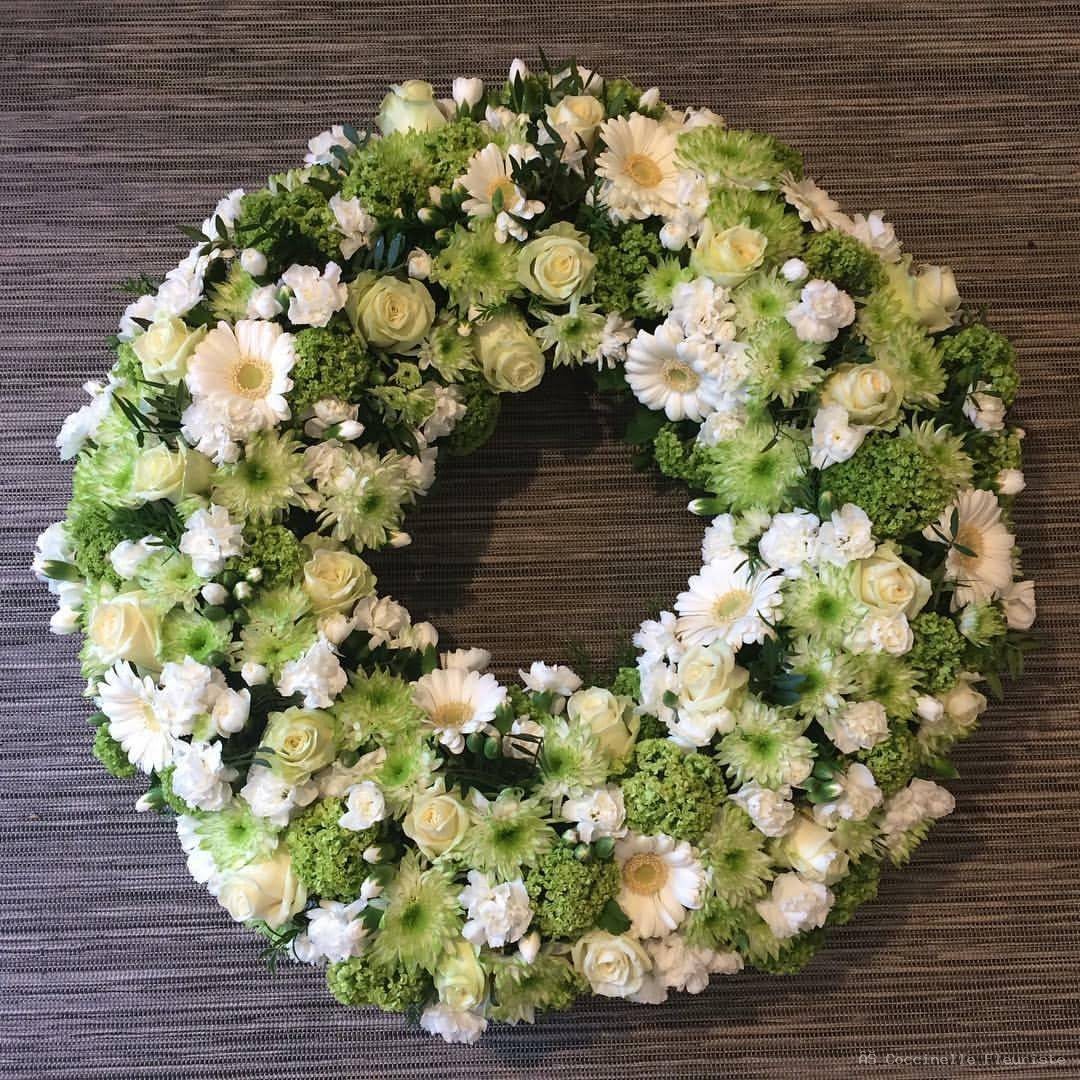 Couronne — composition florale Coccinelle