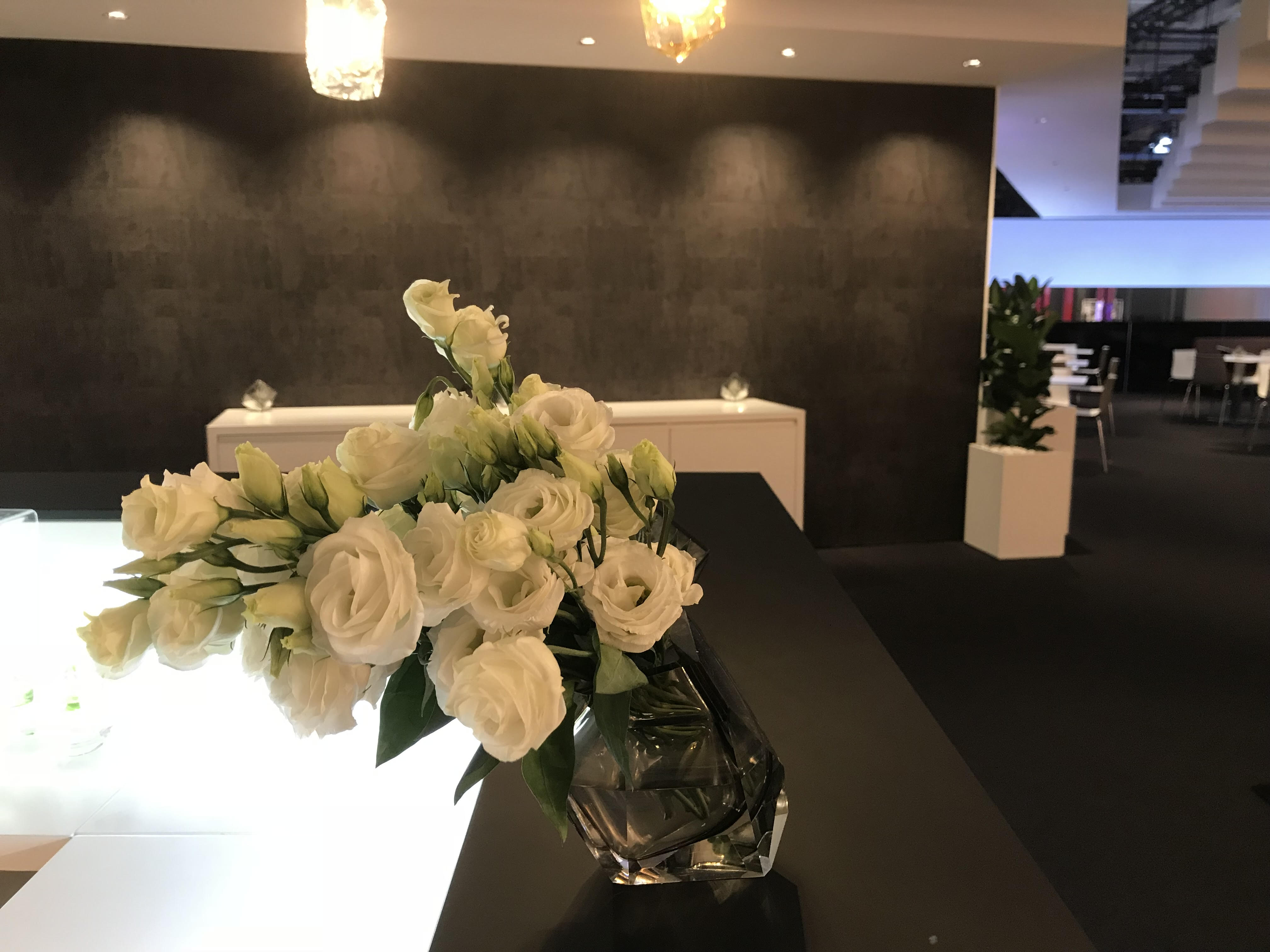 Fleurissement d'un salon événementiel par Coccinelle